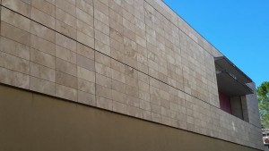 revêtement-façade-agrafée-pierre-marbre-uzès-gard